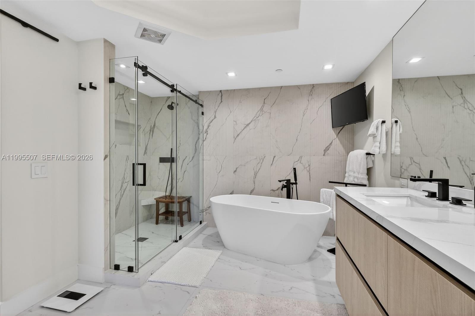 2102 3 / 4 2840 sq. ft. $ 2026-04-06 0 Photo