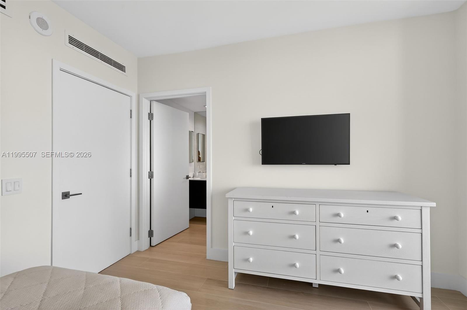 2102 3 / 4 2840 sq. ft. $ 2026-04-06 0 Photo