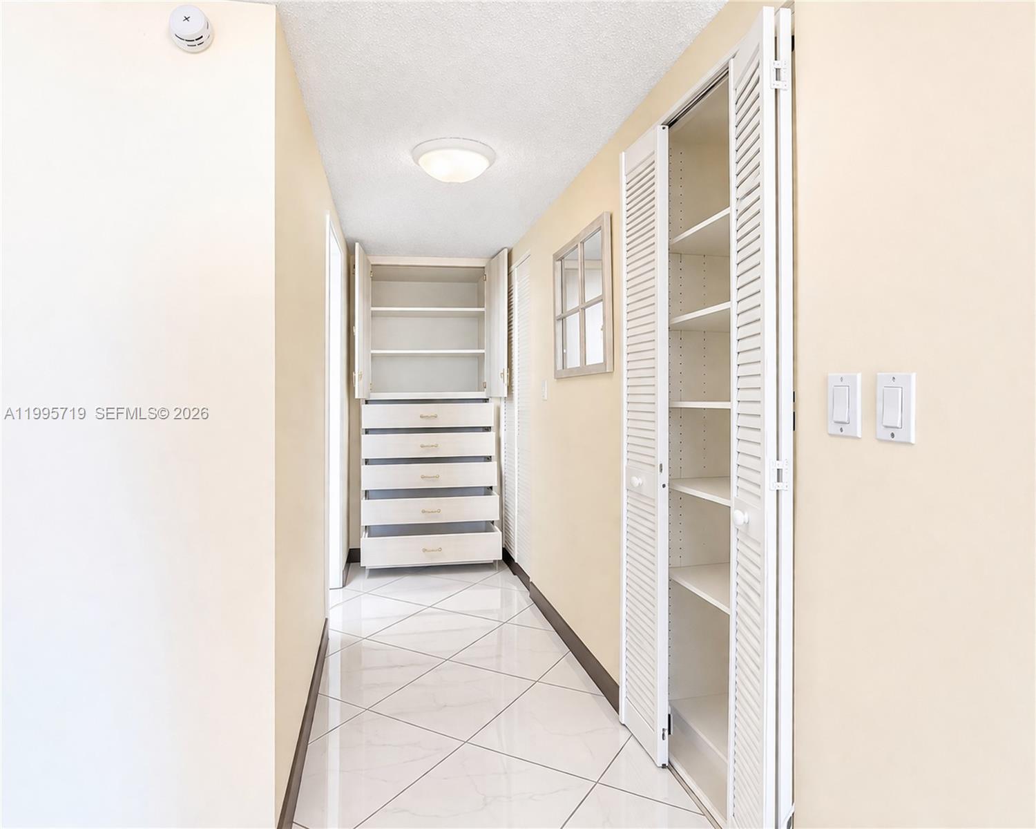 See details 2404 2 / 2 1552 sq. ft. $ 2026-05-28 0 Photo