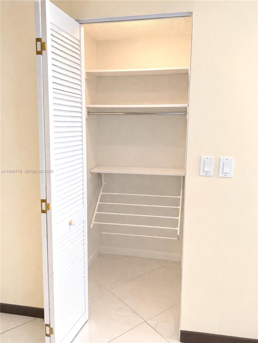 See details 2404 2 / 2 1552 sq. ft. $ 2026-05-28 0 Photo