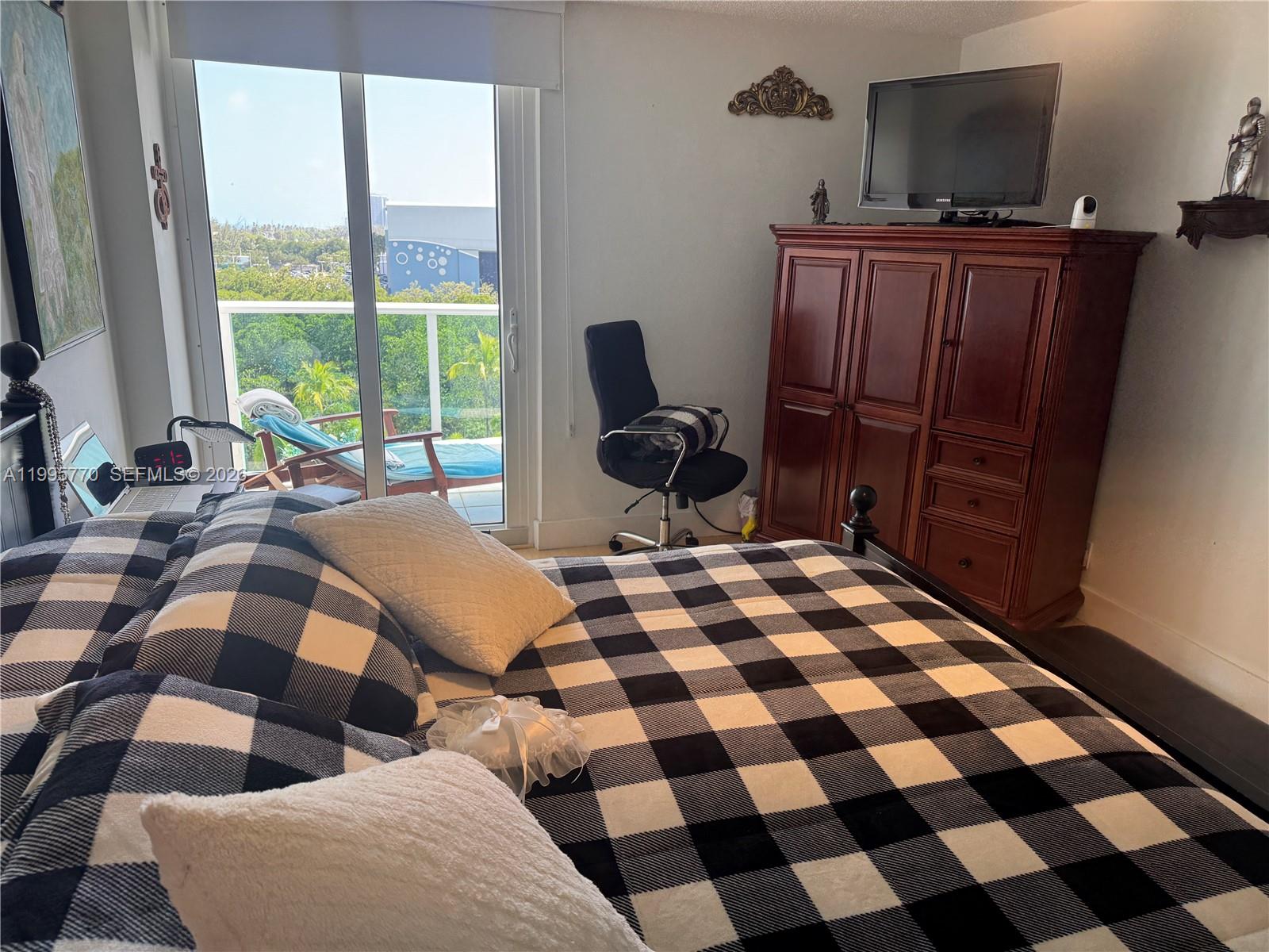 725 2 / 2 1357 sq. ft. $ 2026-05-11 0 Photo
