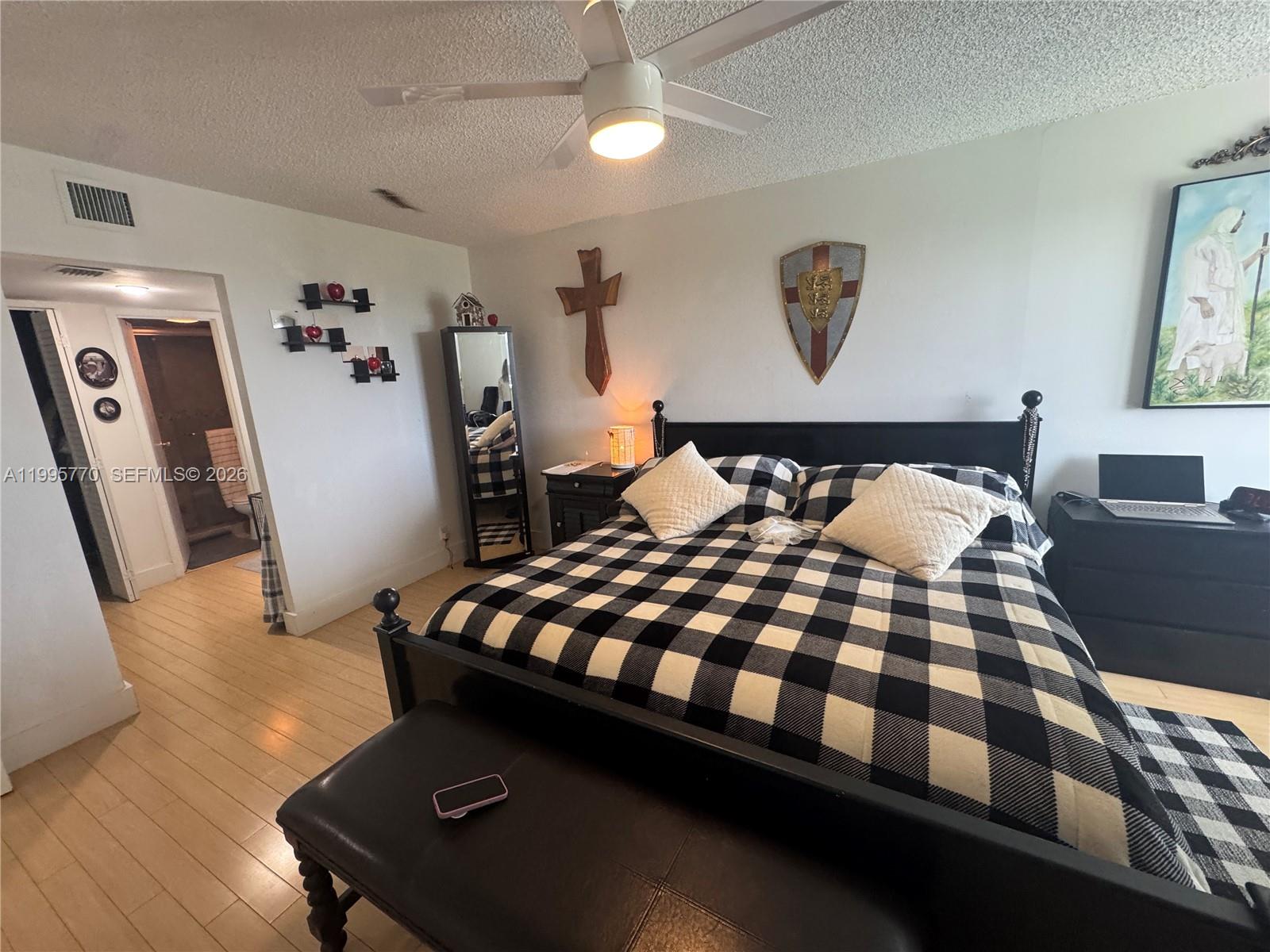 725 2 / 2 1357 sq. ft. $ 2026-05-11 0 Photo