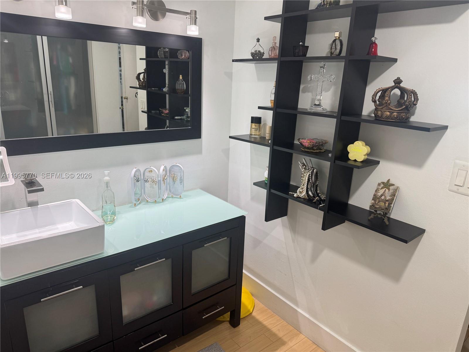 725 2 / 2 1357 sq. ft. $ 2026-05-11 0 Photo