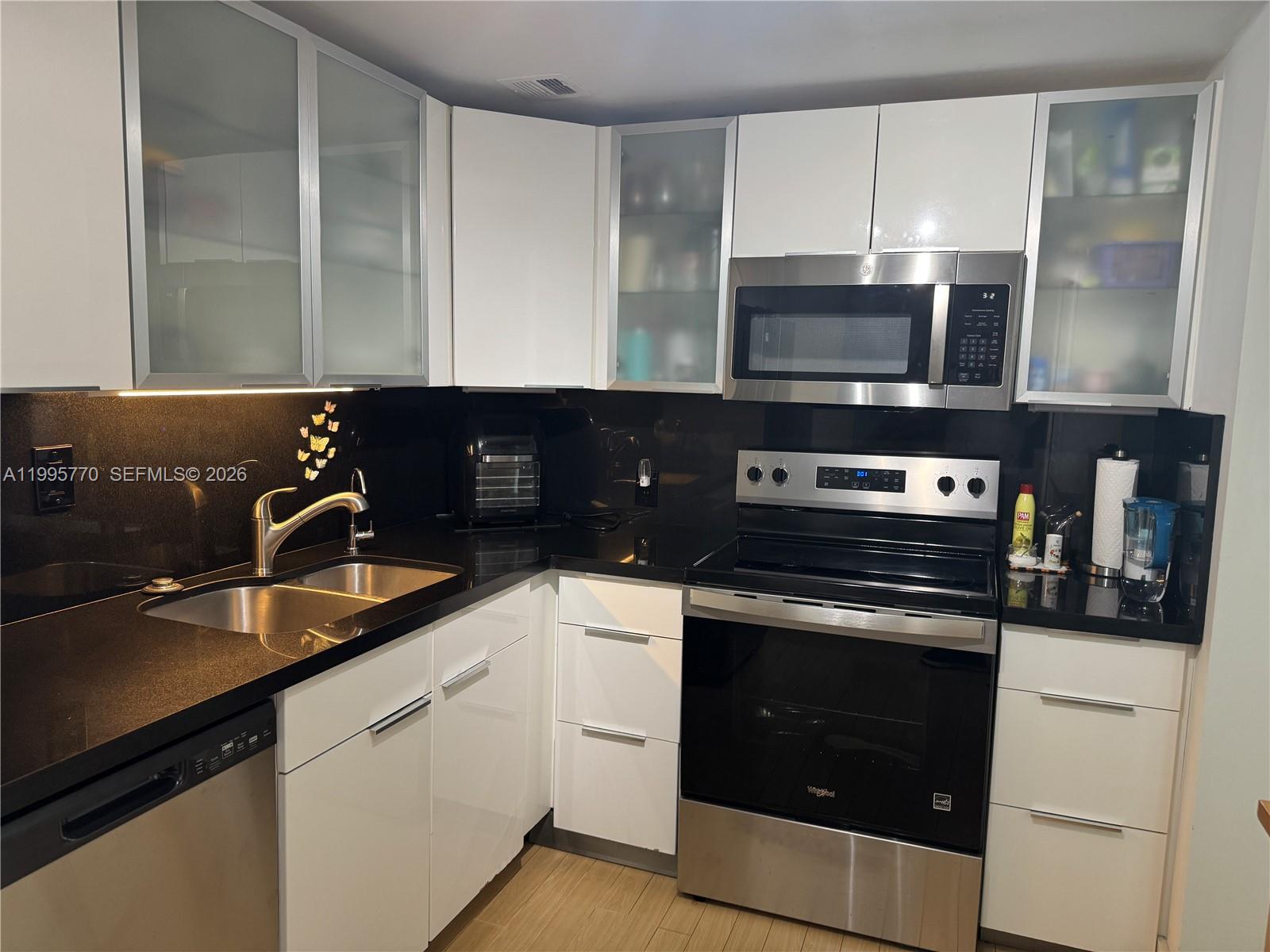 725 2 / 2 1357 sq. ft. $ 2026-05-11 0 Photo