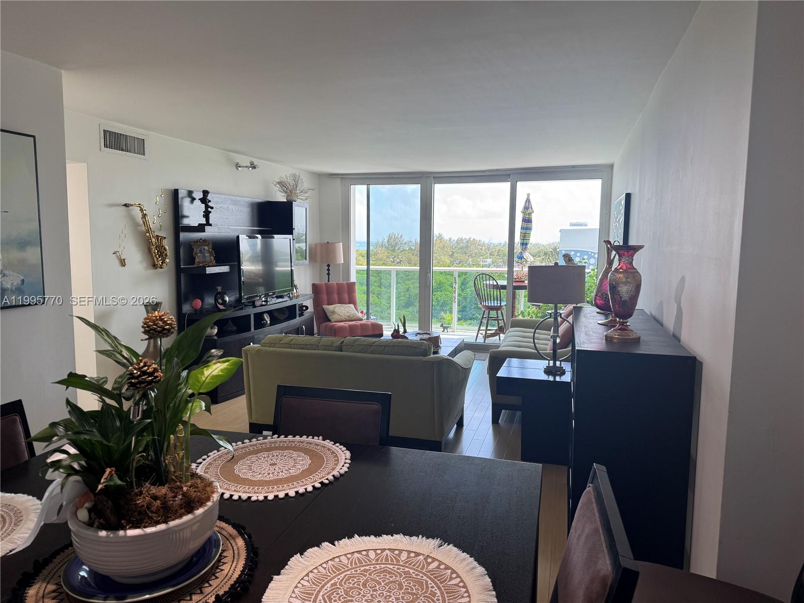 725 2 / 2 1357 sq. ft. $ 2026-05-11 0 Photo