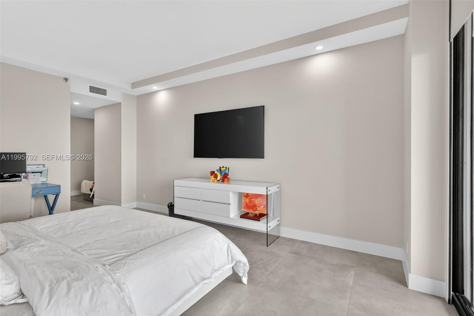 See details 3107 3 / 3 1690 sq. ft. $ 2026-04-06 0 Photo