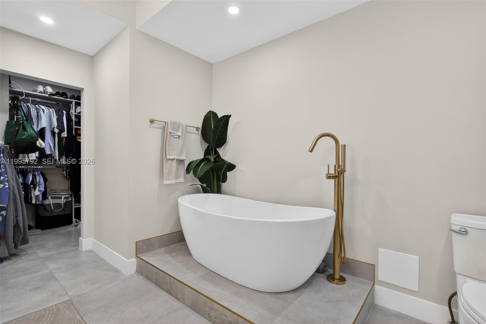 See details 3107 3 / 3 1690 sq. ft. $ 2026-04-06 0 Photo