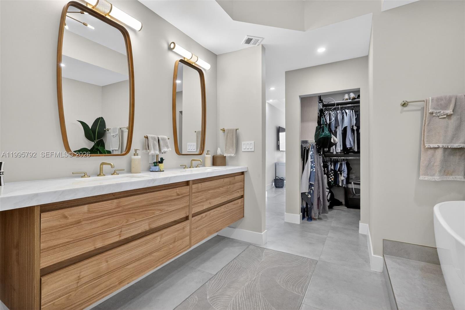 See details 3107 3 / 3 1690 sq. ft. $ 2026-04-06 0 Photo