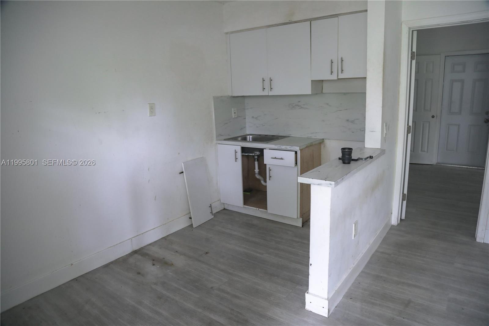   /  900 sq. ft. $ 2026-04-06 0 Photo