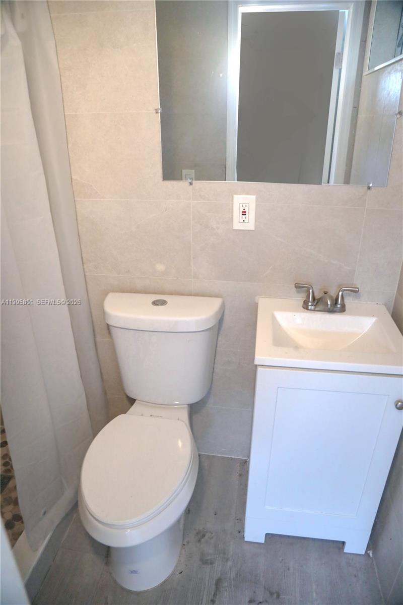   /  900 sq. ft. $ 2026-04-06 0 Photo