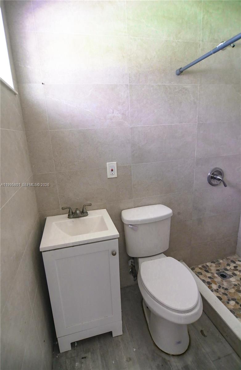   /  900 sq. ft. $ 2026-04-06 0 Photo
