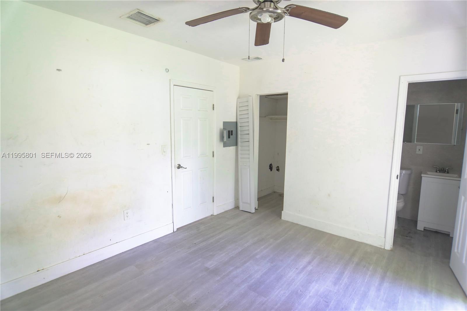   /  900 sq. ft. $ 2026-04-06 0 Photo