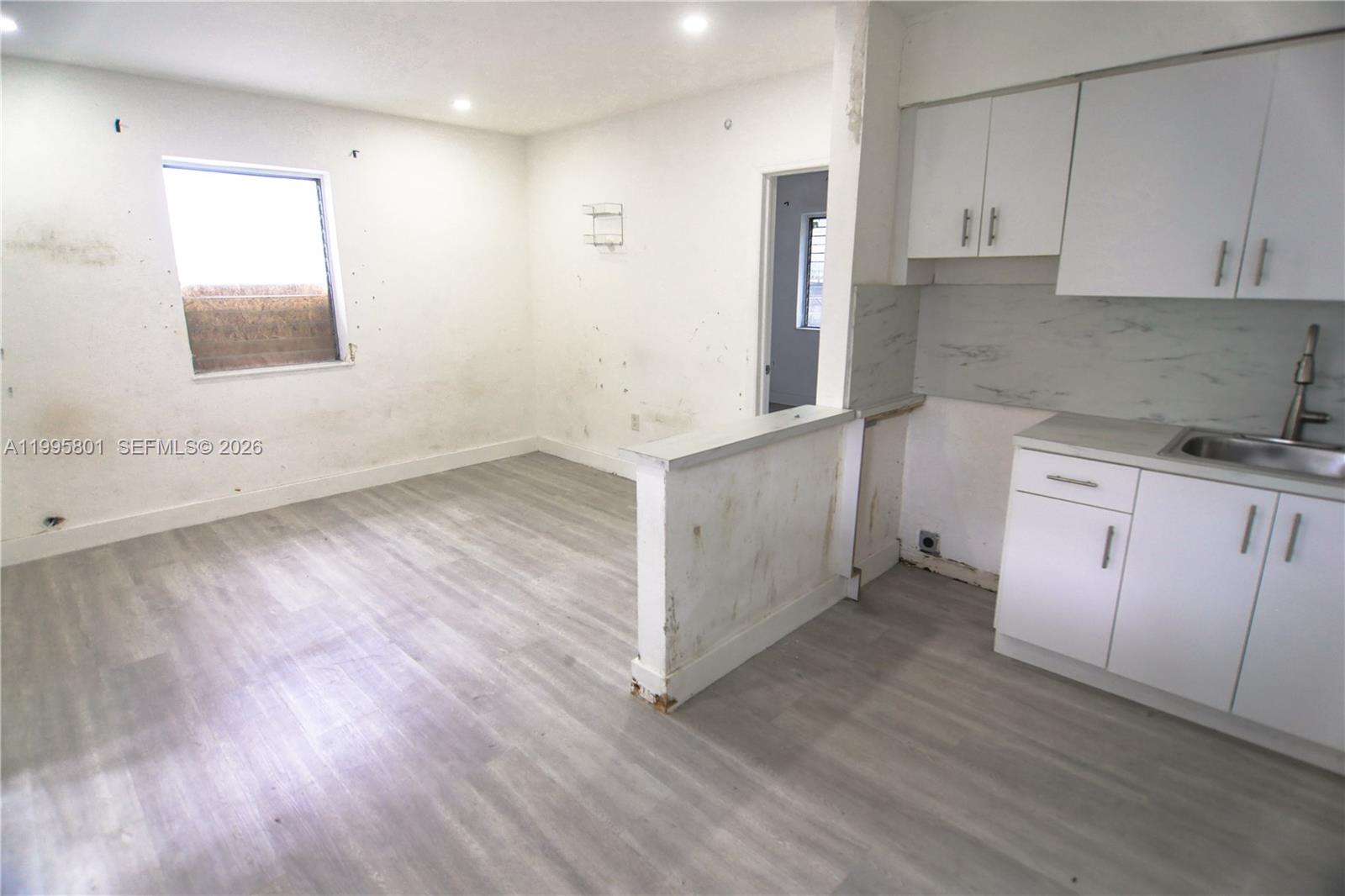   /  900 sq. ft. $ 2026-04-06 0 Photo