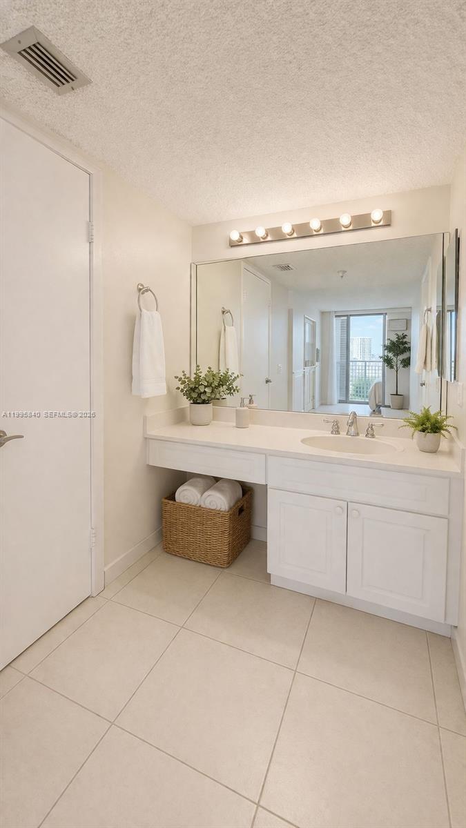 See details 2211 2 / 2 1240 sq. ft. $ 2026-04-06 0 Photo