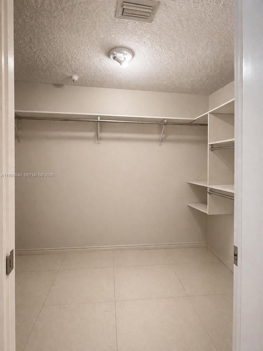 See details 2211 2 / 2 1240 sq. ft. $ 2026-04-06 0 Photo