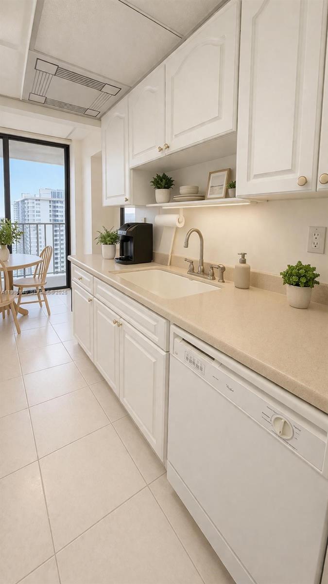 See details 2211 2 / 2 1240 sq. ft. $ 2026-04-06 0 Photo
