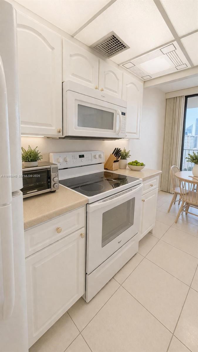 See details 2211 2 / 2 1240 sq. ft. $ 2026-04-06 0 Photo
