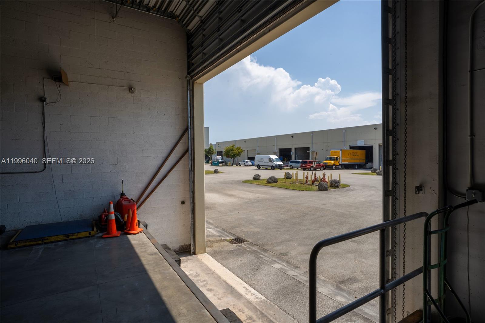 190  /   sq. ft. $ 2026-04-06 0 Photo