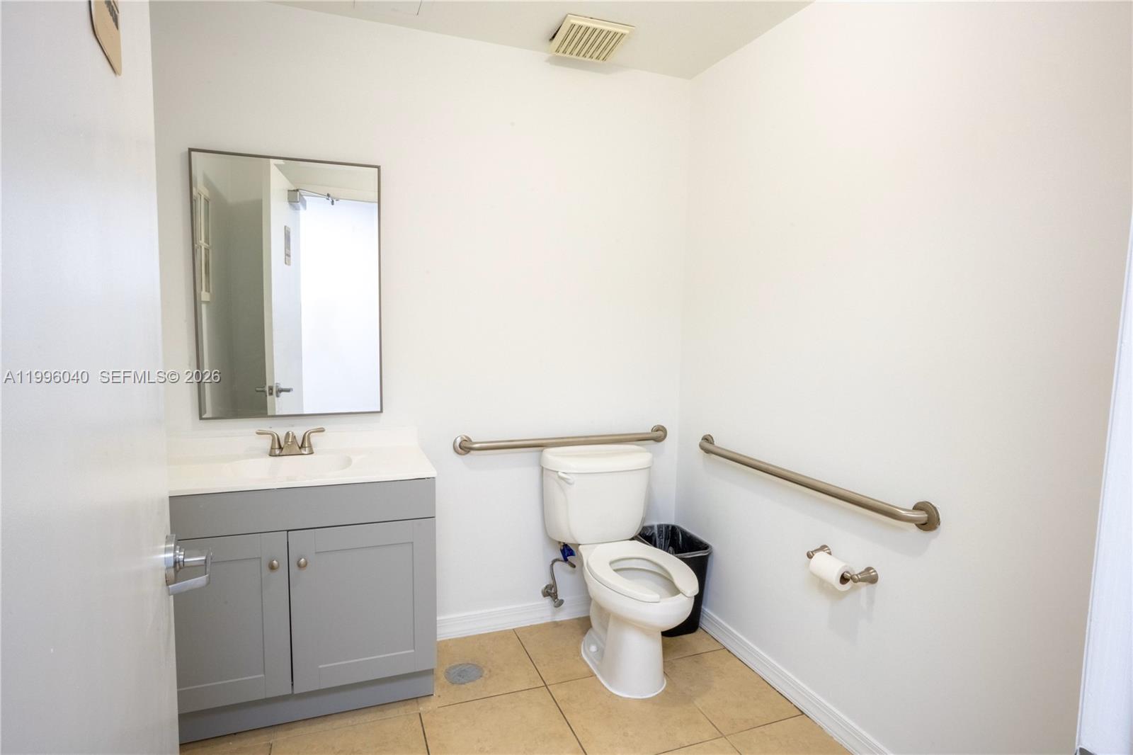 190  /   sq. ft. $ 2026-04-06 0 Photo