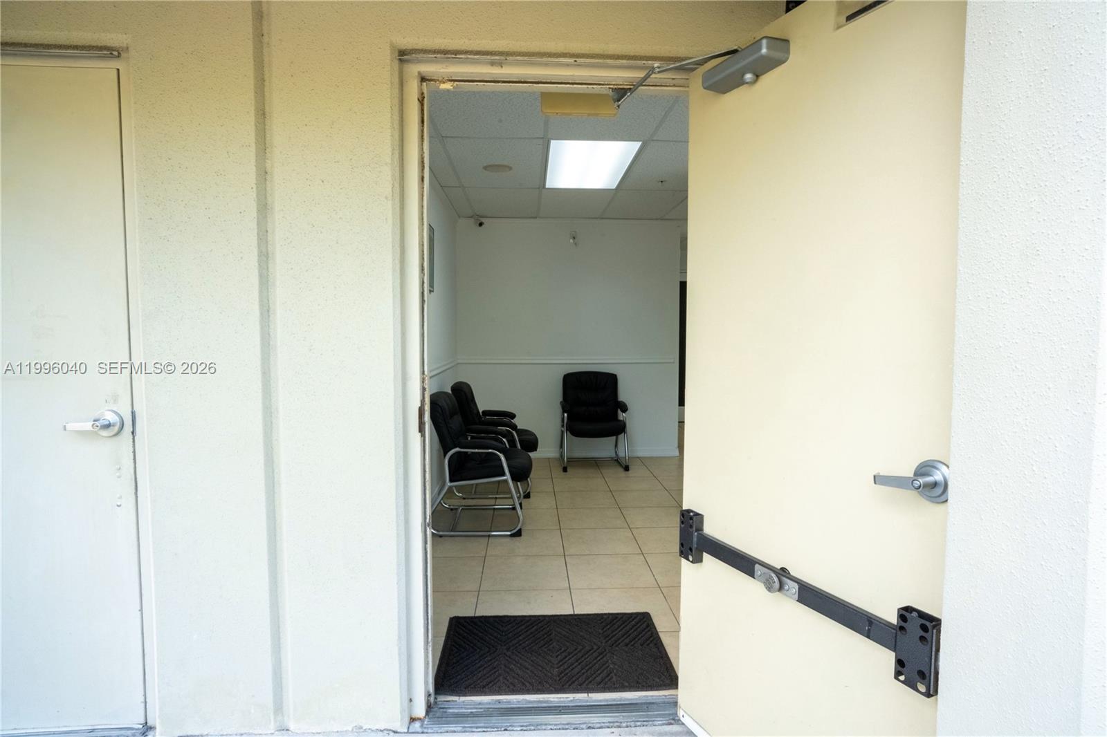 190  /   sq. ft. $ 2026-04-06 0 Photo