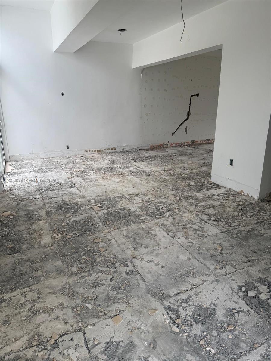 See details 290 5 / 4 3818 sq. ft. $ 2026-04-07 0 Photo