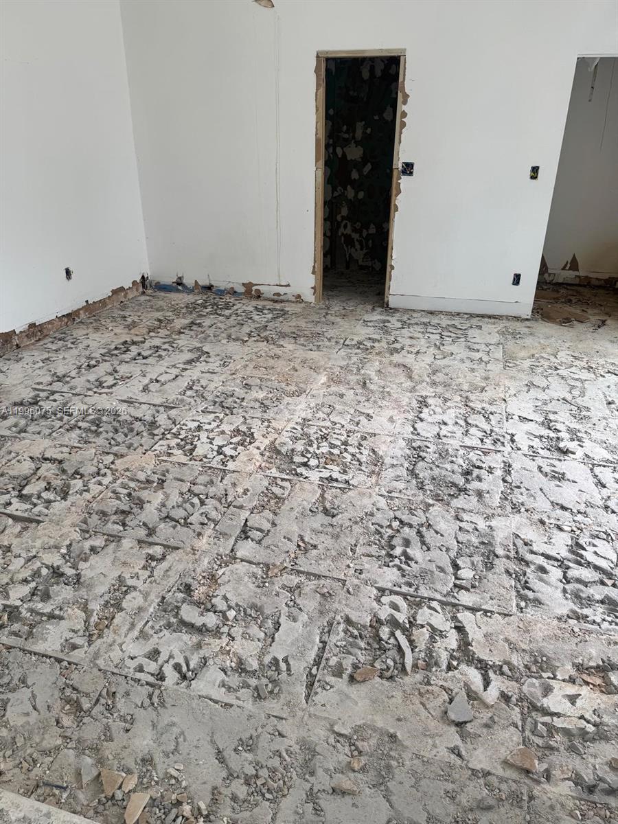 See details 290 5 / 4 3818 sq. ft. $ 2026-04-07 0 Photo