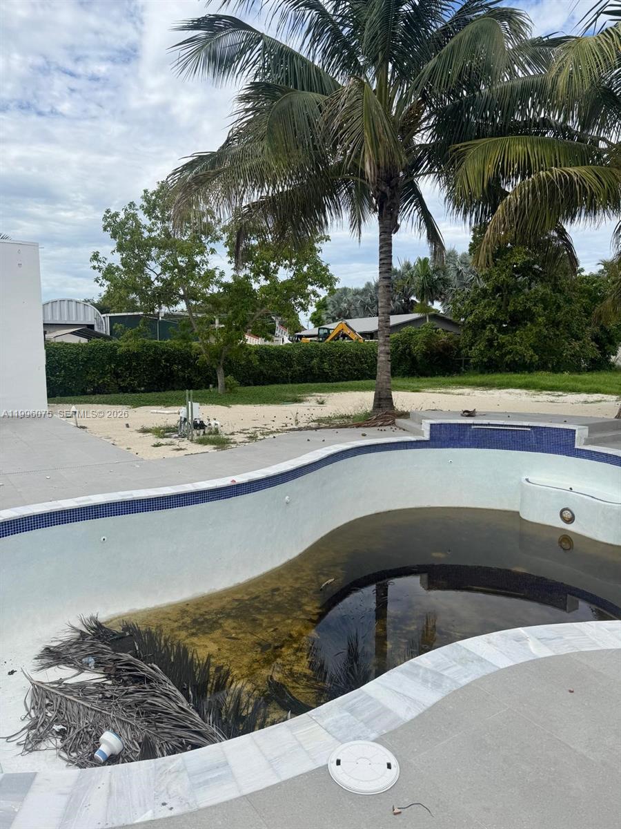 See details 290 5 / 4 3818 sq. ft. $ 2026-04-07 0 Photo