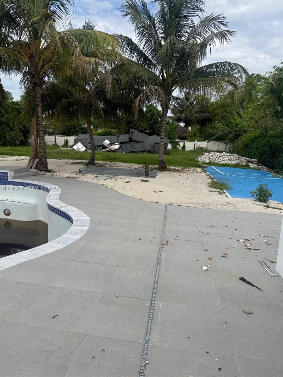 See details 290 5 / 4 3818 sq. ft. $ 2026-04-07 0 Photo