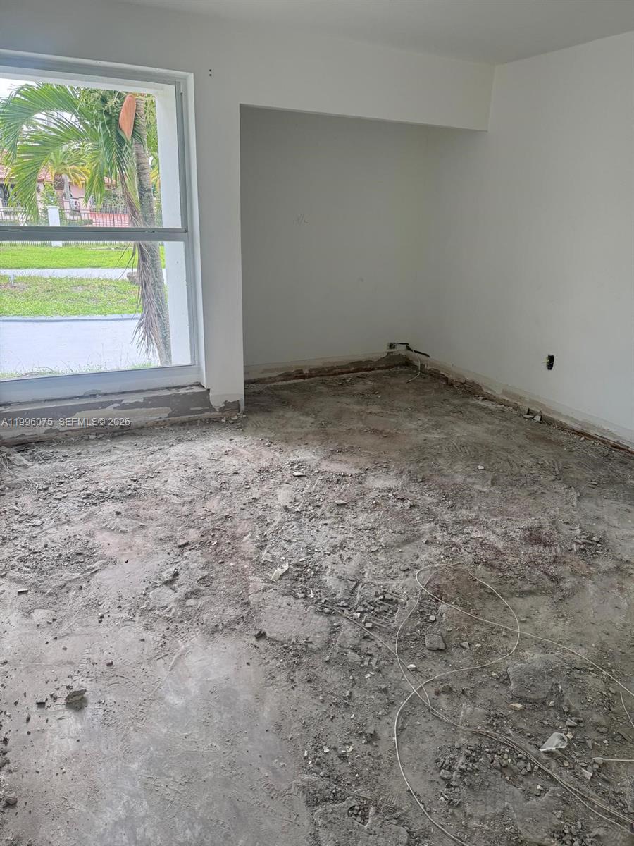See details 290 5 / 4 3818 sq. ft. $ 2026-04-07 0 Photo
