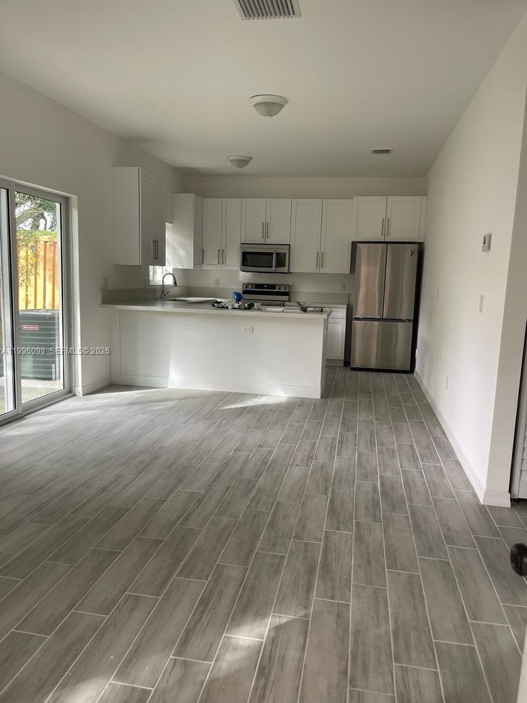   /   sq. ft. $ 2026-04-07 0 Photo