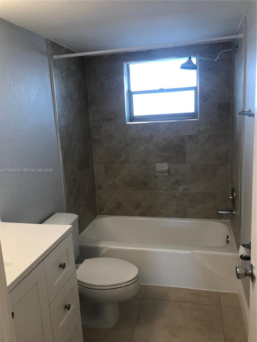 See details 210 1 / 2 775 sq. ft. $ 2026-04-07 0 Photo