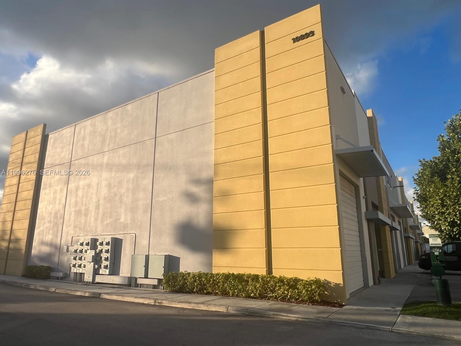 130  /   sq. ft. $ 2026-04-07 0 Photo