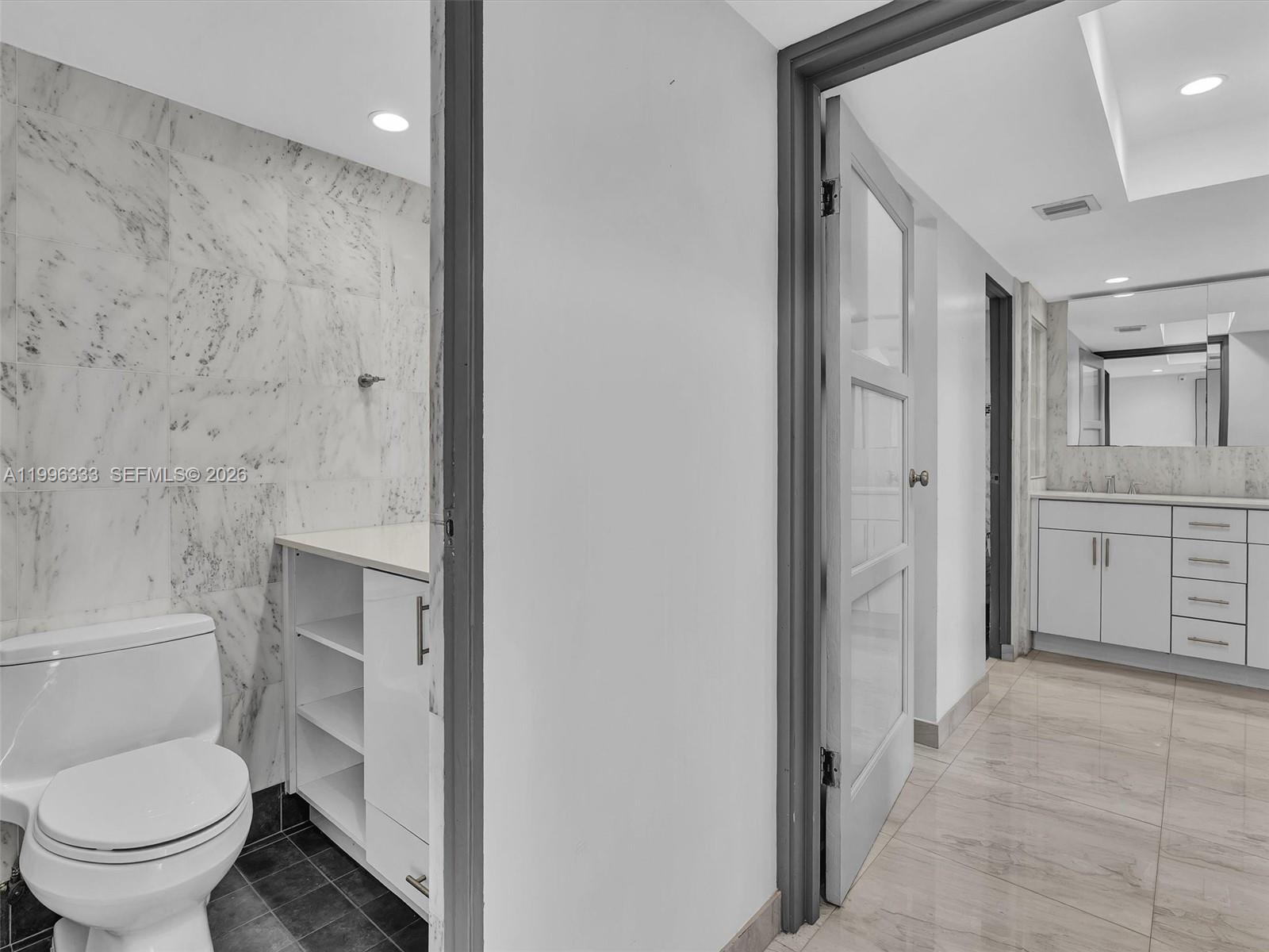 Photo of #521, Aventura, Florida, 33180 - Guest bathroom with access to private bedroom suite