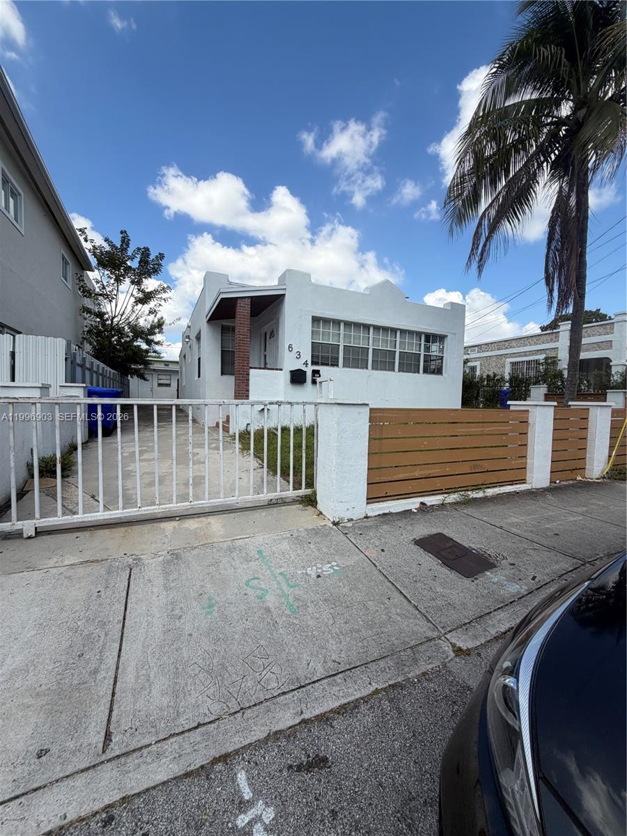 634 3 / 1  кв.футов $ 2026-04-07 0 Фото