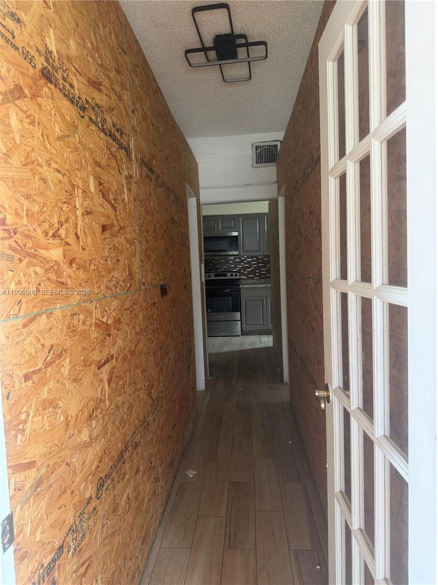 634 3 / 1  кв.футов $ 2026-04-07 0 Фото