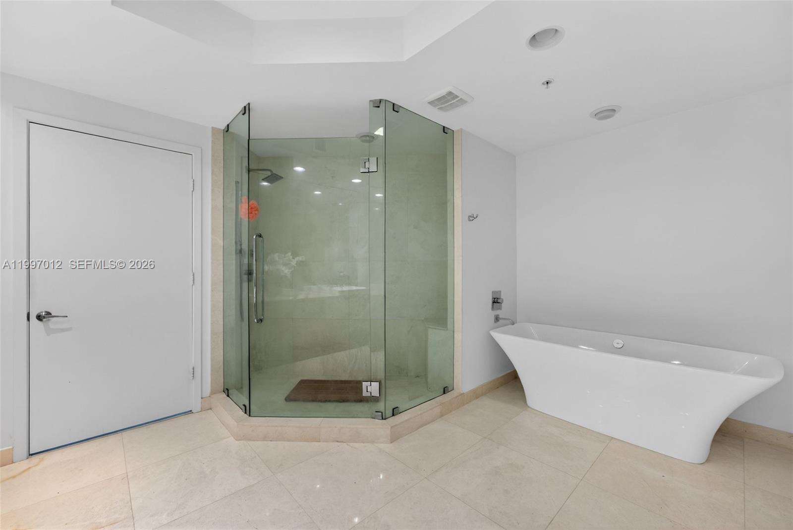 Photo of 17301 Biscayne Blvd #1401, North Miami Beach, Florida, 33160 -