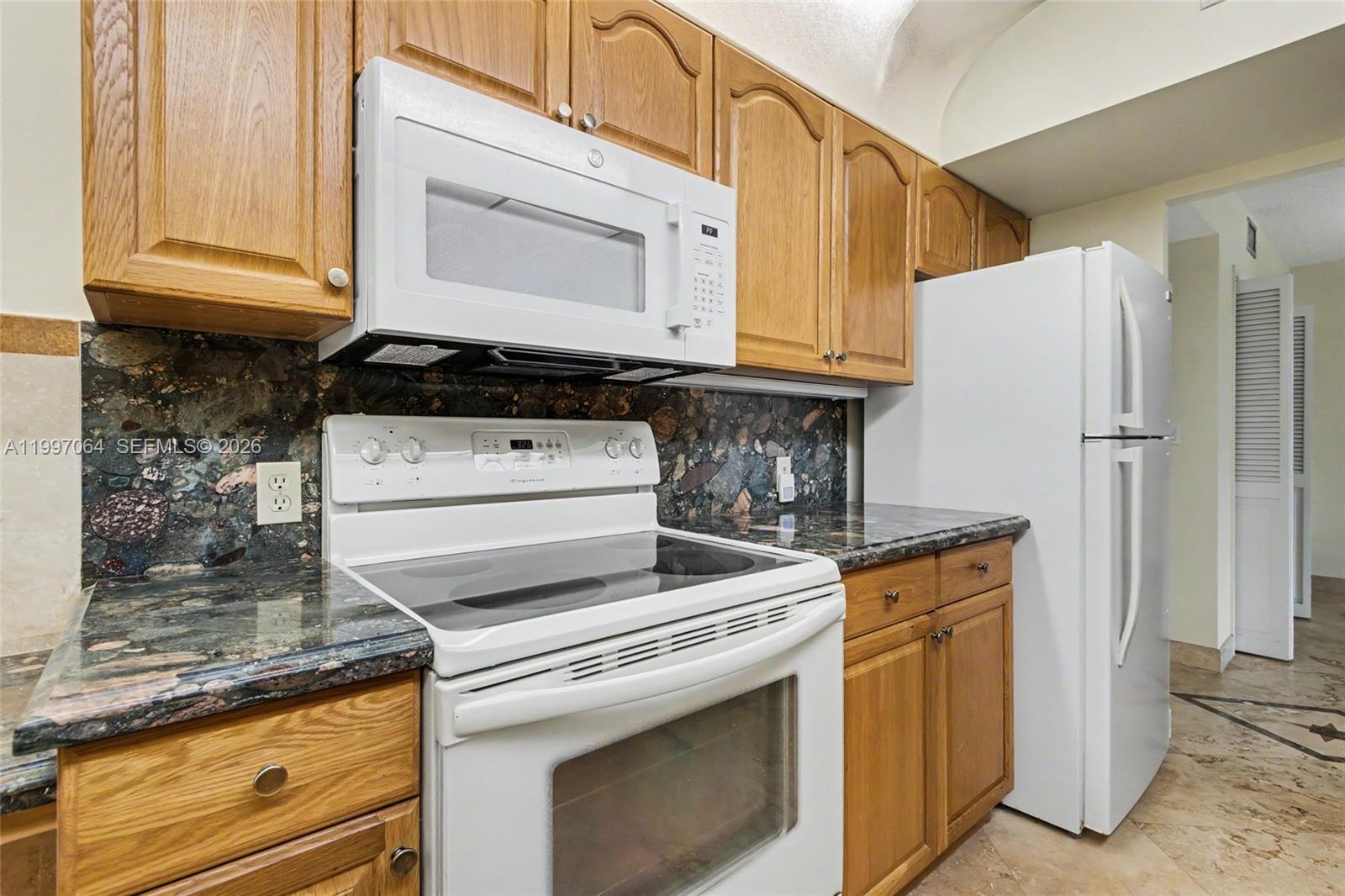 See details 408 1 / 2 844 sq. ft. $ 2026-05-16 0 Photo