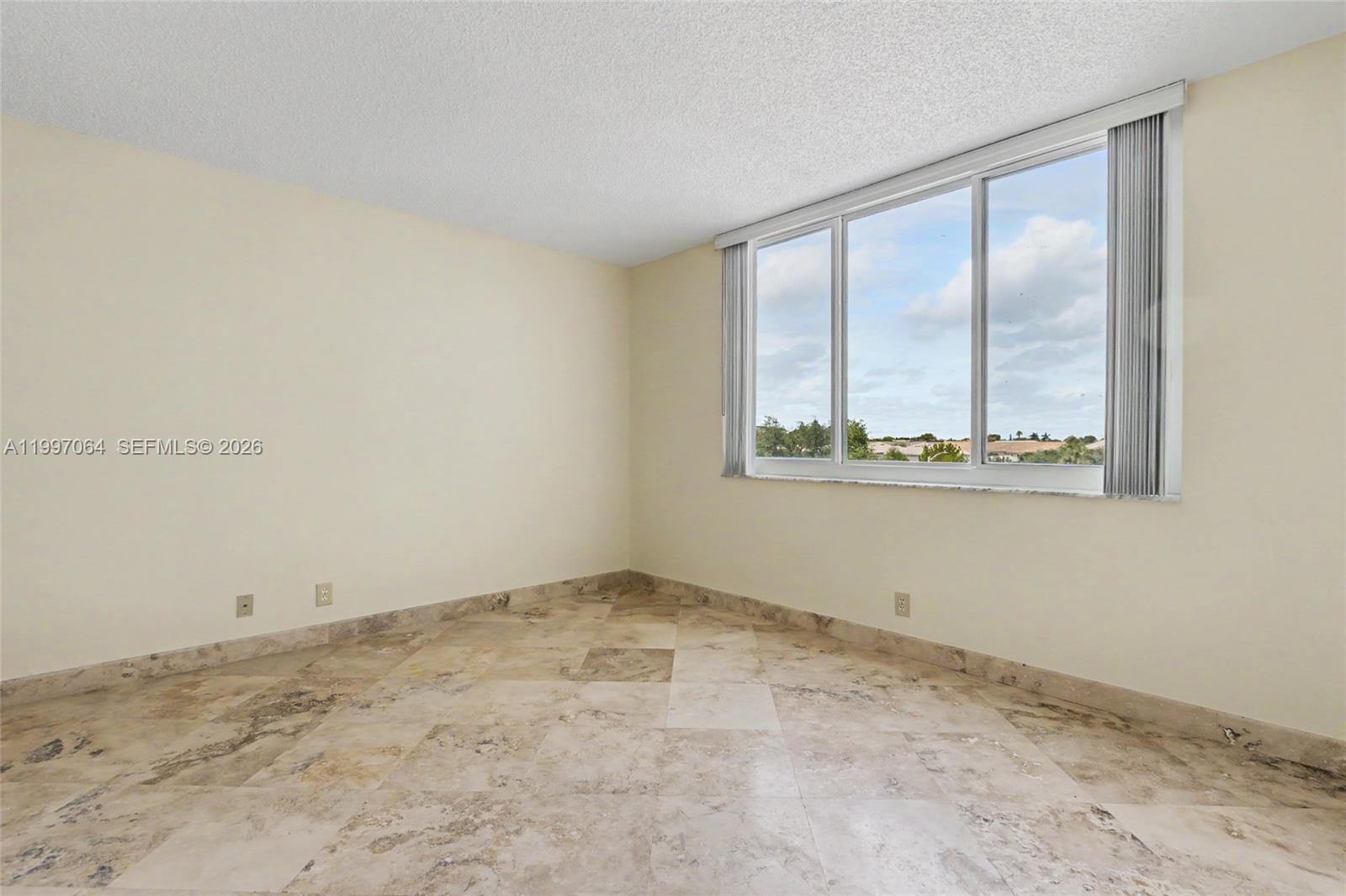 See details 408 1 / 2 844 sq. ft. $ 2026-05-16 0 Photo