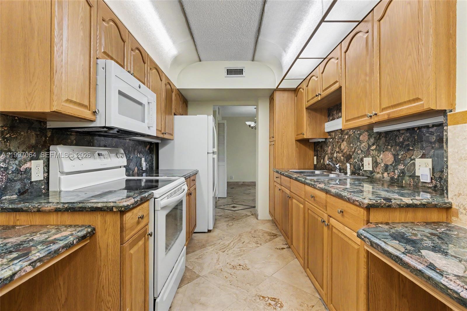 See details 408 1 / 2 844 sq. ft. $ 2026-05-16 0 Photo