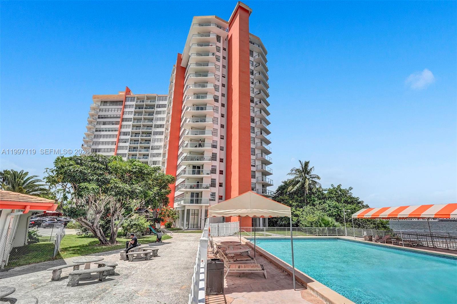 Ver detalles 926E 2 / 2 1140 sq. ft. $ 2026-04-08 0 foto