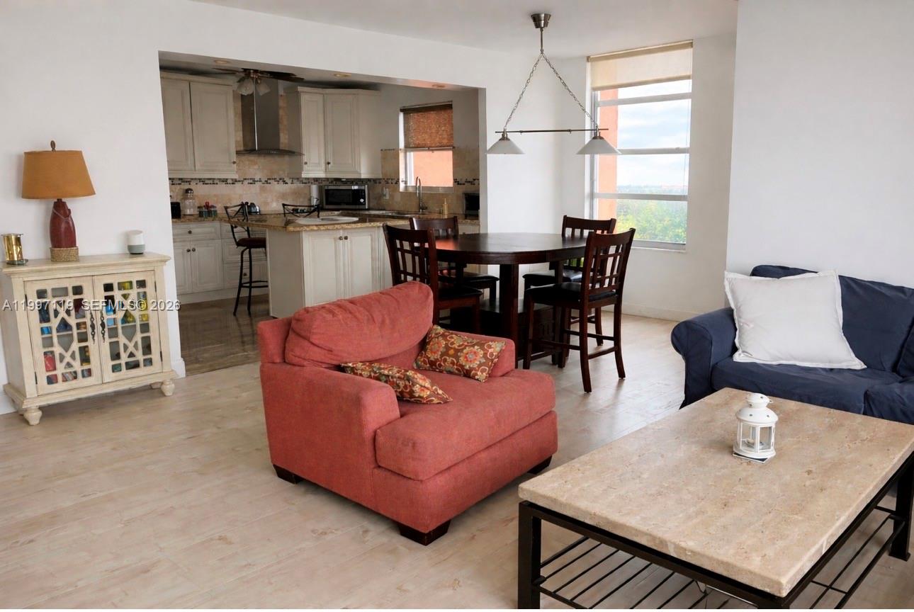 Ver detalles 926E 2 / 2 1140 sq. ft. $ 2026-04-08 0 foto