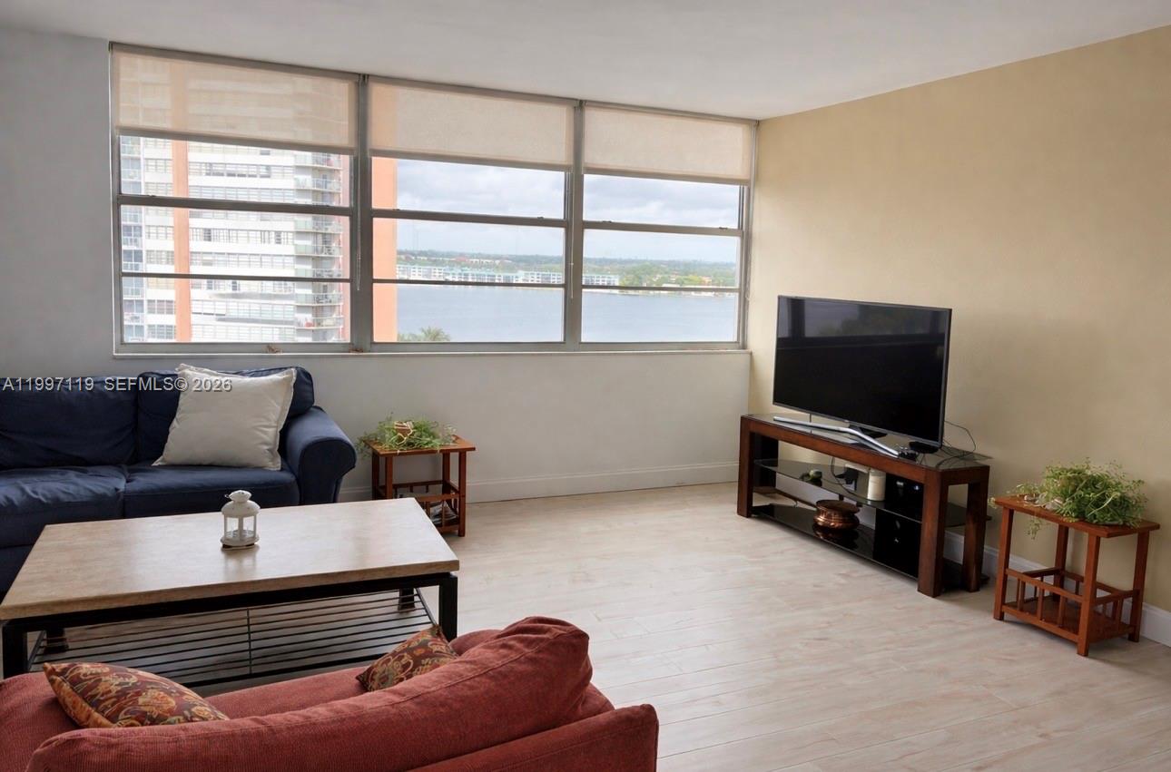 Ver detalles 926E 2 / 2 1140 sq. ft. $ 2026-04-08 0 foto