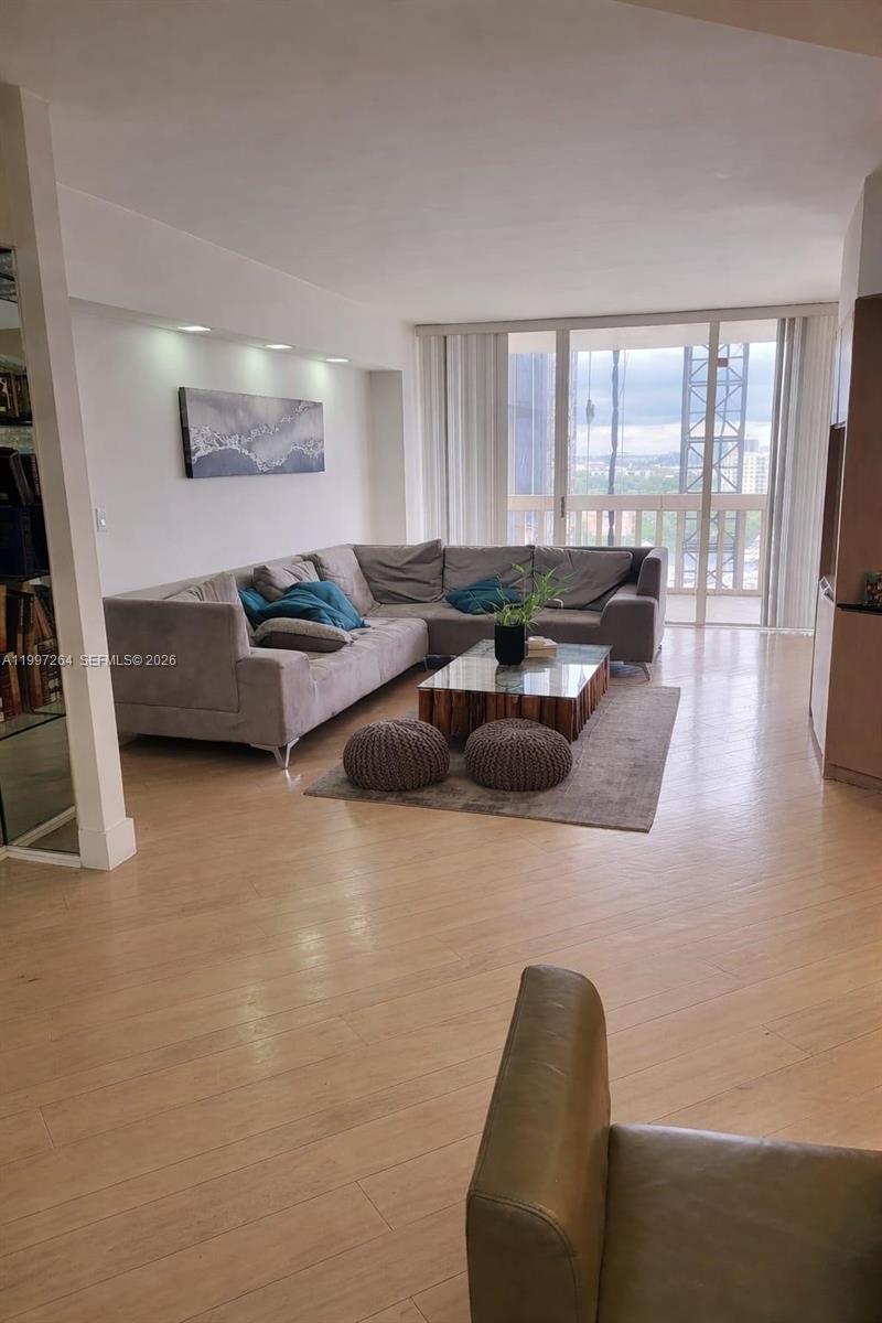 Photo of 19355 Turnberry Way  #16L, Aventura, Florida, 33180 - 