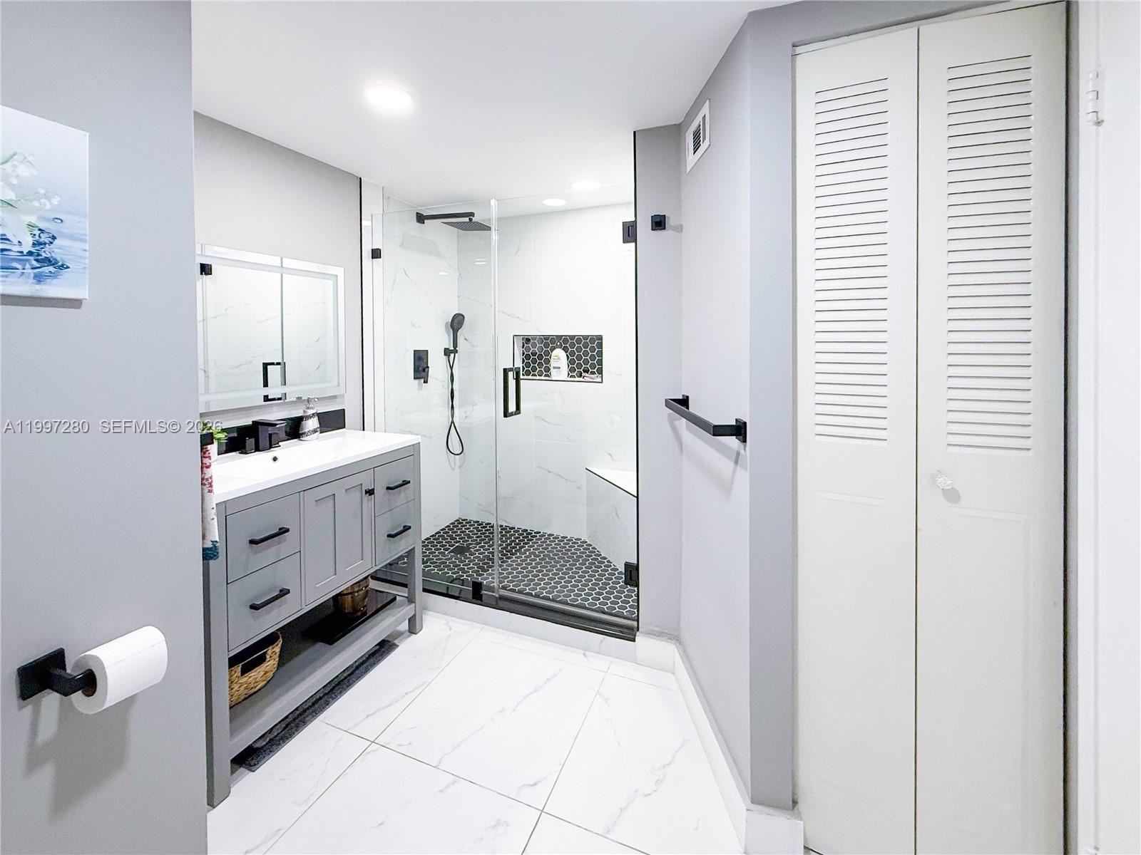 Ver detalles 1406W 2 / 2 1140 sq. ft. $ 2026-04-09 0 foto