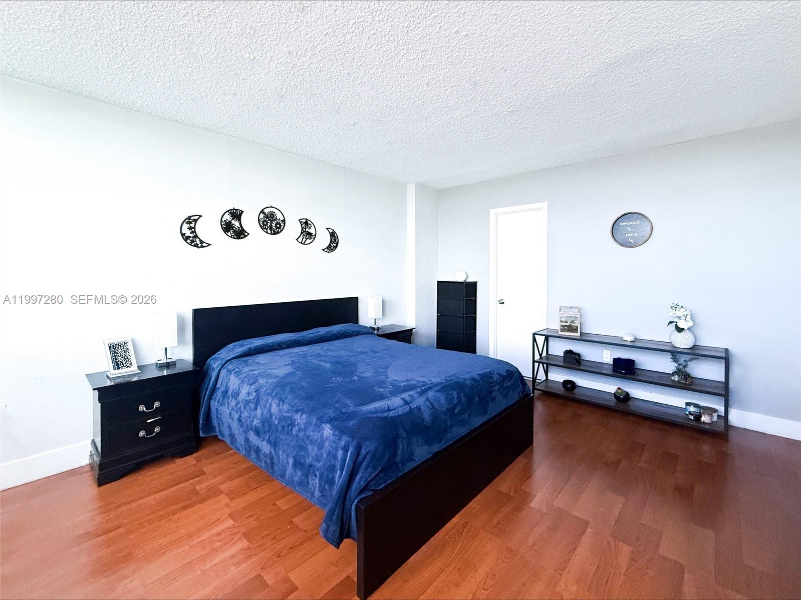 Ver detalles 1406W 2 / 2 1140 sq. ft. $ 2026-04-09 0 foto