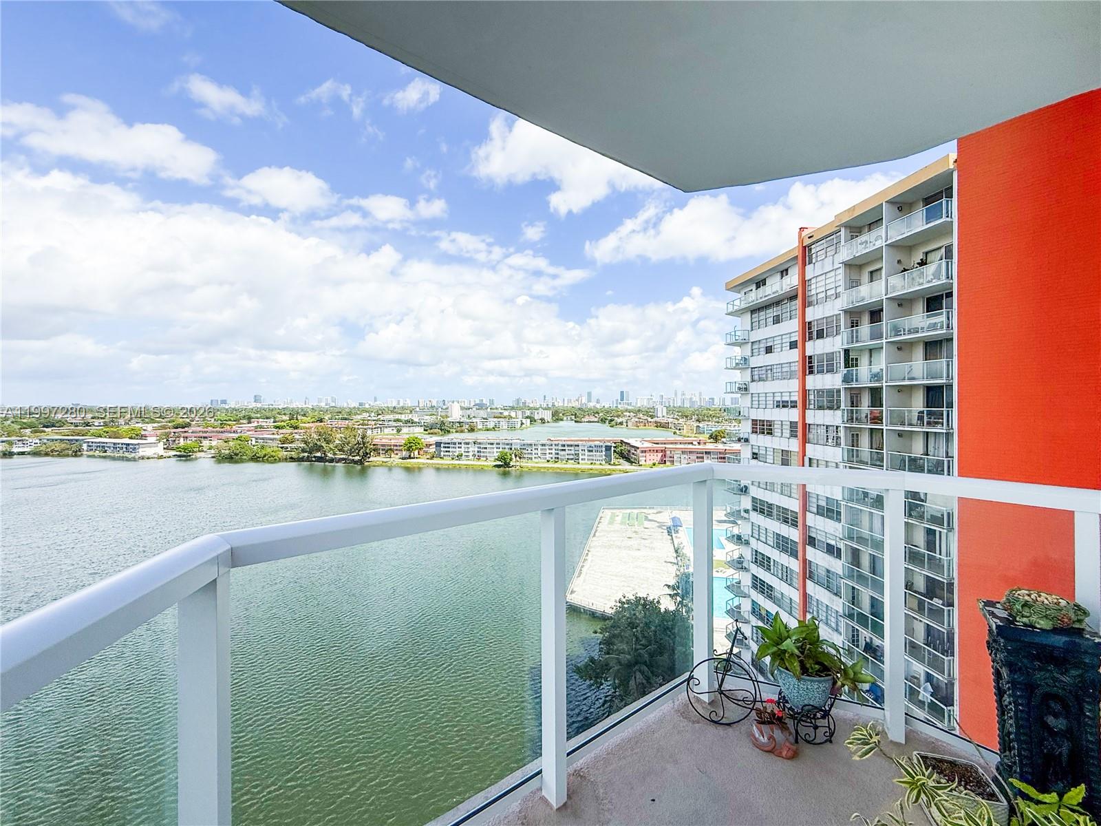 Ver detalles 1406W 2 / 2 1140 sq. ft. $ 2026-04-09 0 foto
