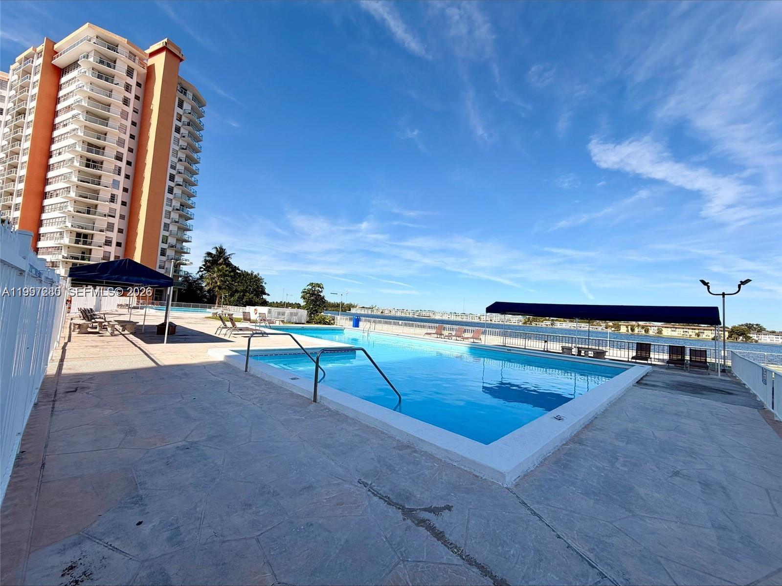 Ver detalles 1406W 2 / 2 1140 sq. ft. $ 2026-04-09 0 foto