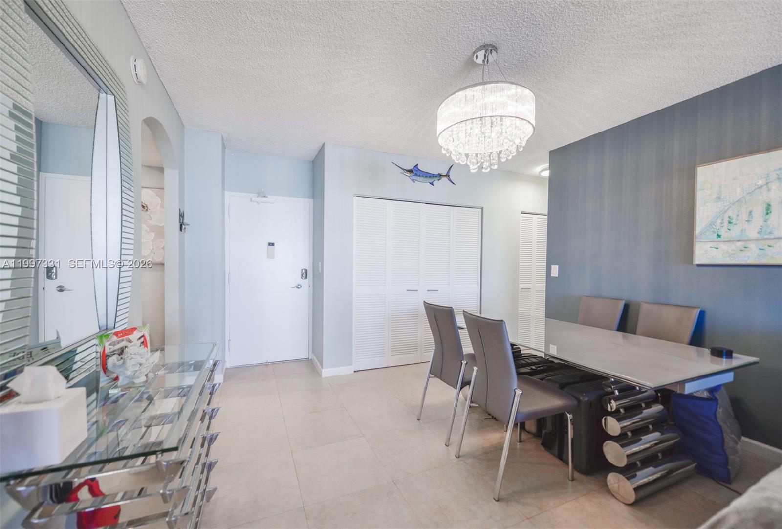 See details 20D 1 / 2 870 sq. ft. $ 2026-04-08 0 Photo