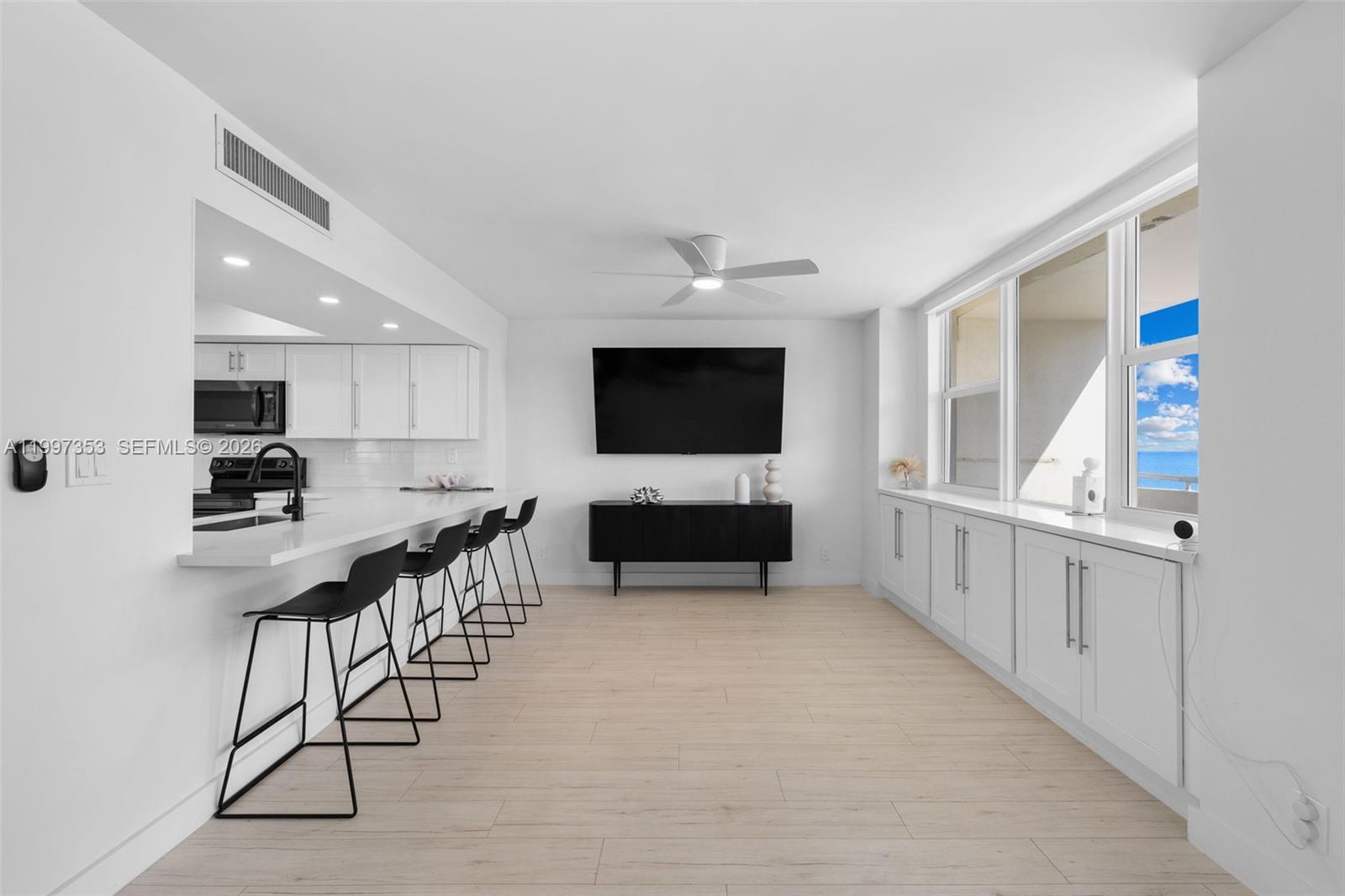 Photo of 3180 Ocean Dr  #516, Hallandale Beach, Florida, 33009 - 