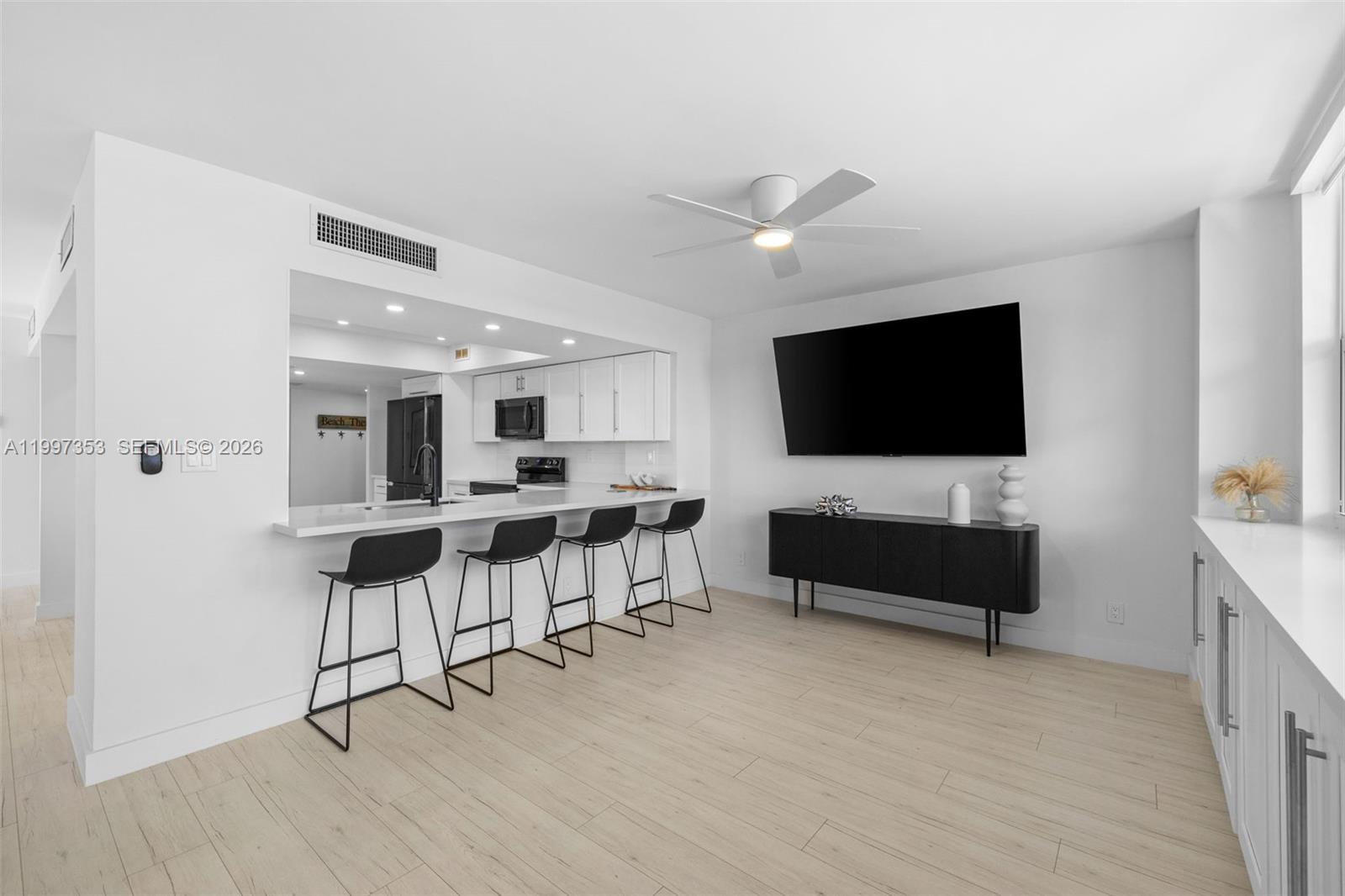 Photo of 3180 Ocean Dr  #516, Hallandale Beach, Florida, 33009 - 